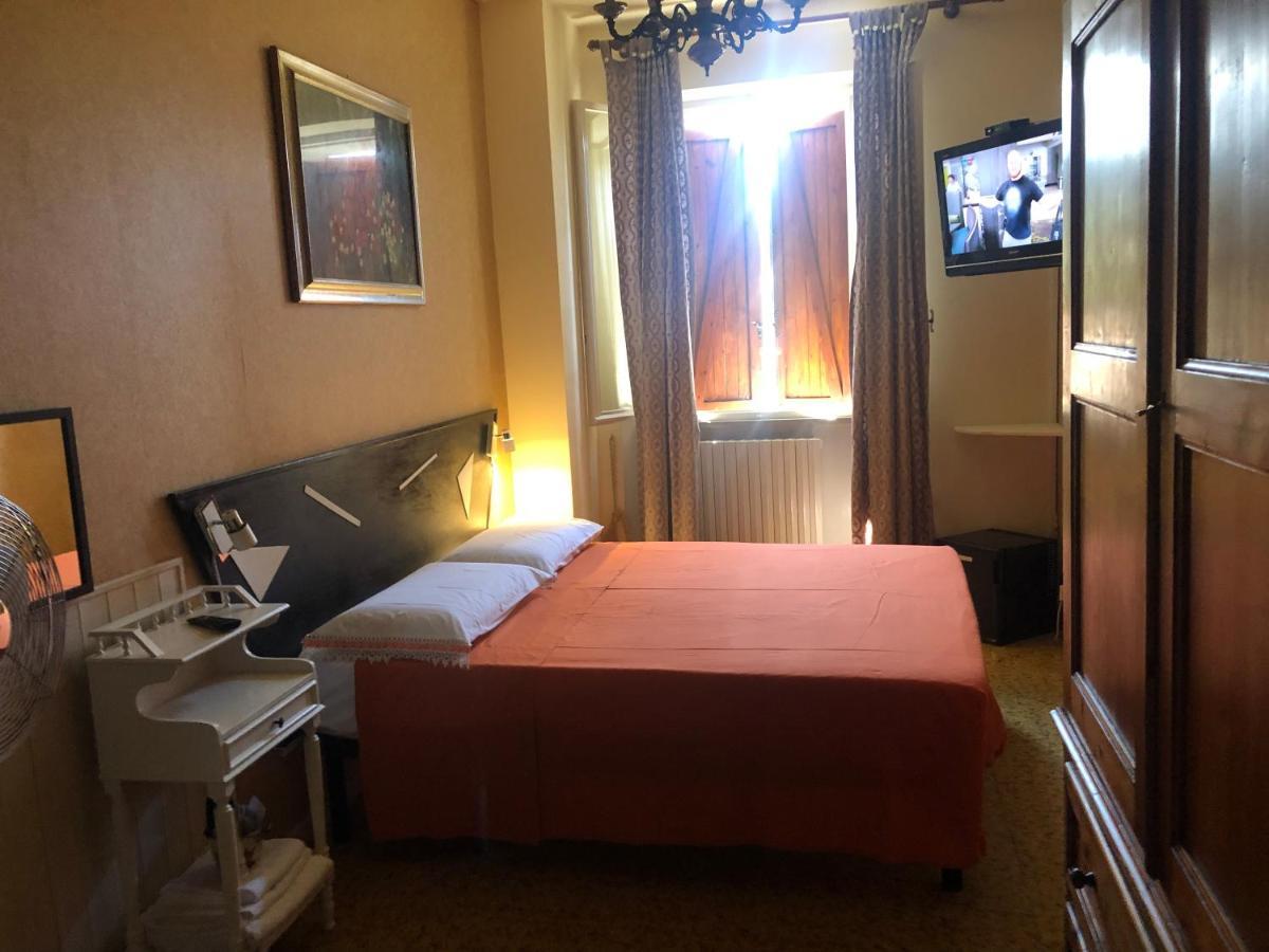 La Finestra Sul Fiume Bed & Breakfast Fossombrone Exterior photo