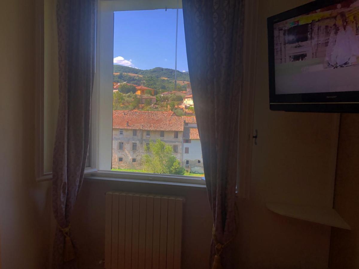 La Finestra Sul Fiume Bed & Breakfast Fossombrone Exterior photo