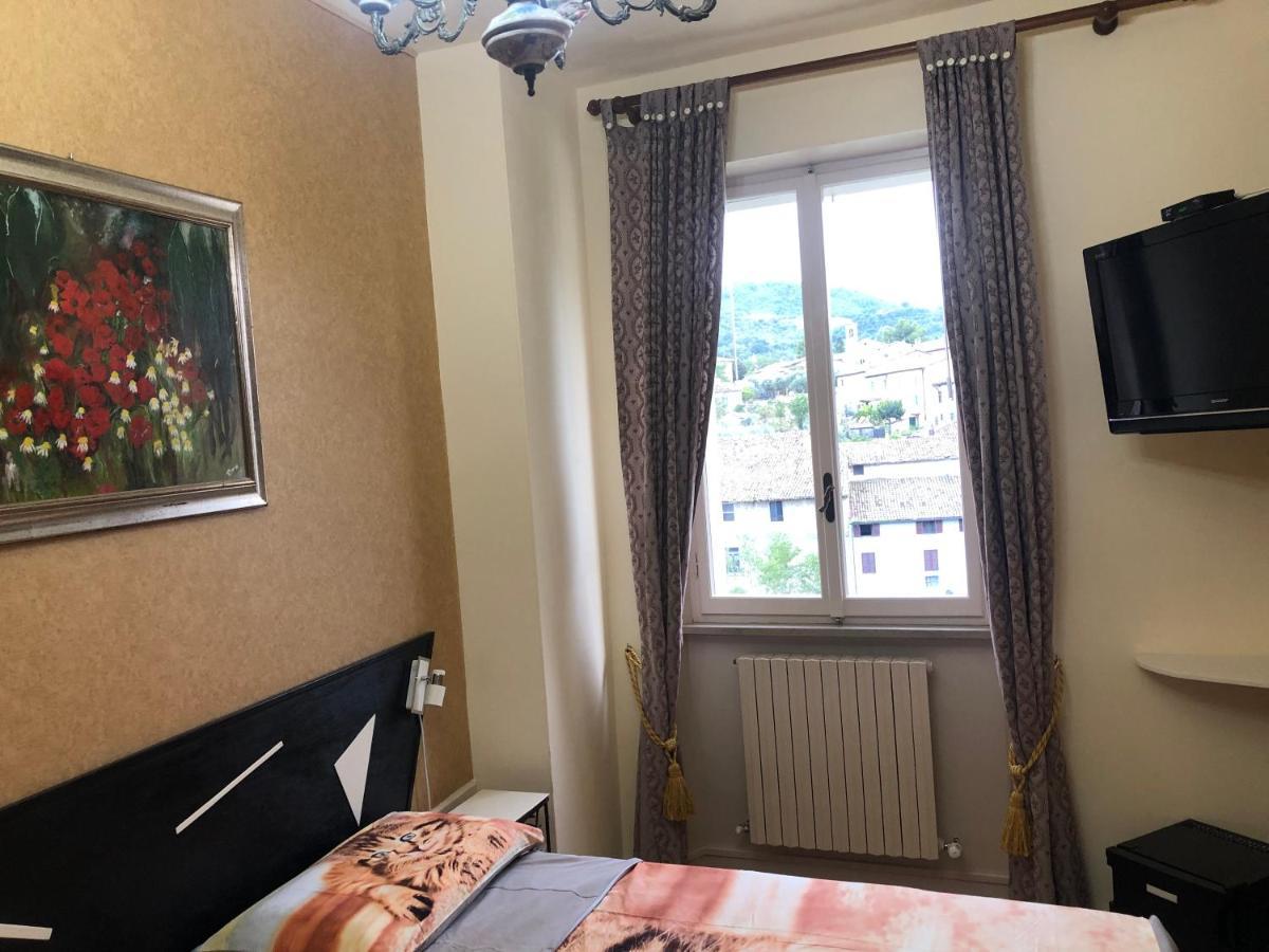 La Finestra Sul Fiume Bed & Breakfast Fossombrone Exterior photo