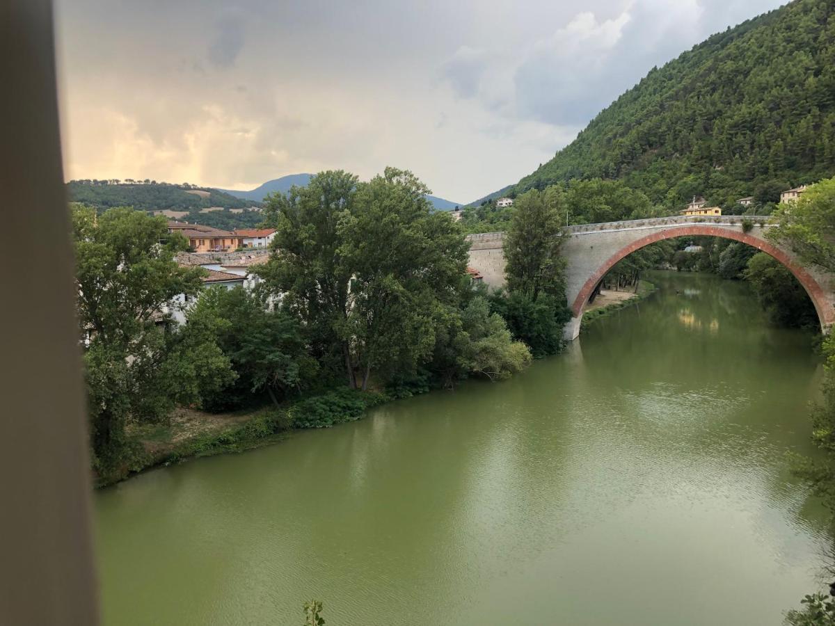 La Finestra Sul Fiume Bed & Breakfast Fossombrone Exterior photo