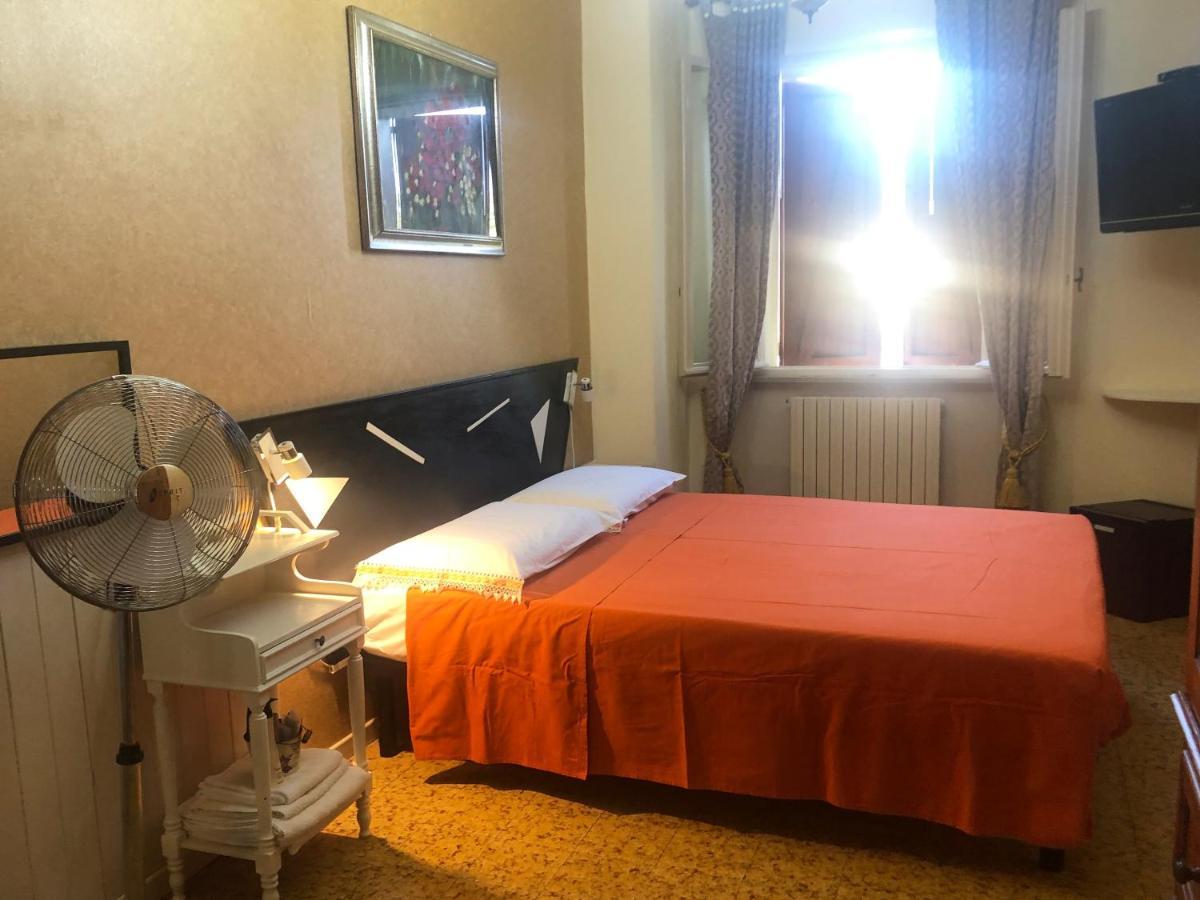 La Finestra Sul Fiume Bed & Breakfast Fossombrone Exterior photo