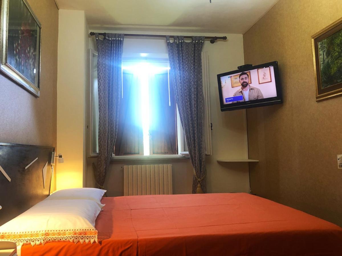 La Finestra Sul Fiume Bed & Breakfast Fossombrone Exterior photo