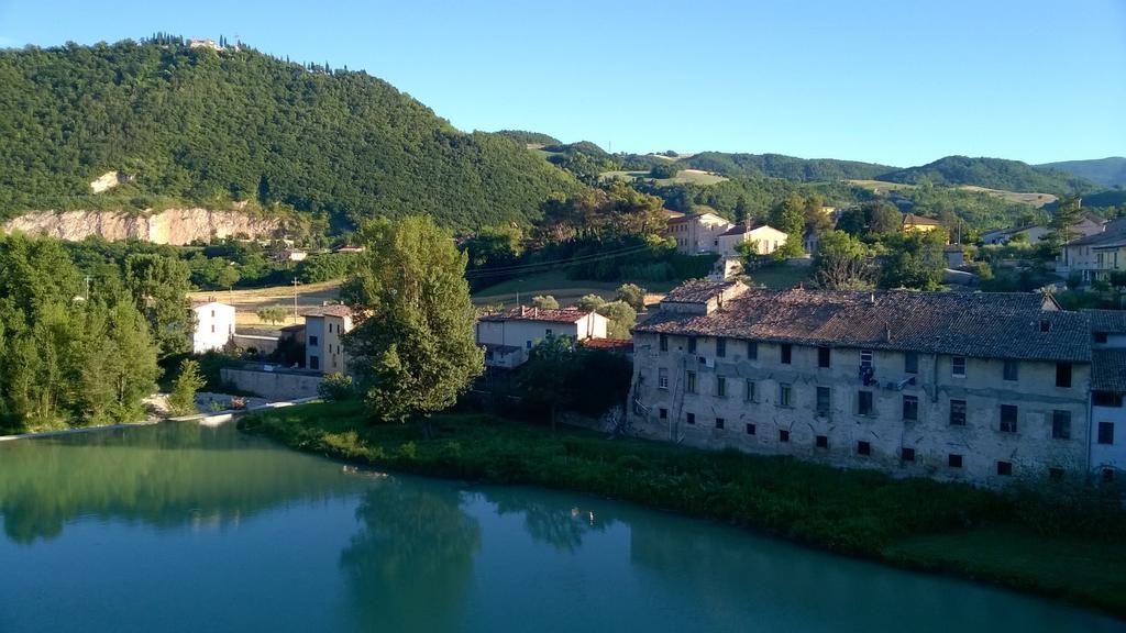 La Finestra Sul Fiume Bed & Breakfast Fossombrone Exterior photo