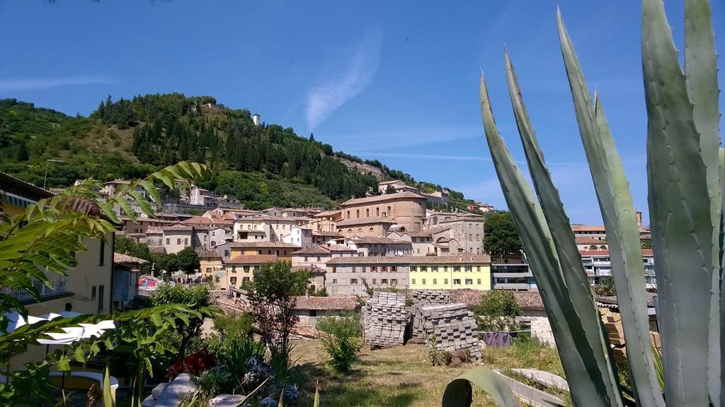 La Finestra Sul Fiume Bed & Breakfast Fossombrone Exterior photo