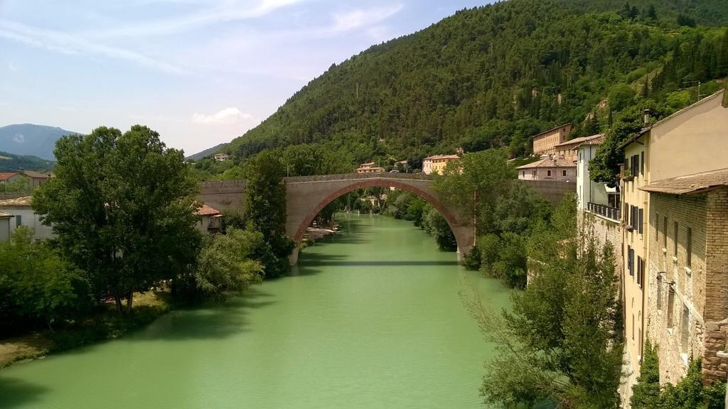 La Finestra Sul Fiume Bed & Breakfast Fossombrone Exterior photo