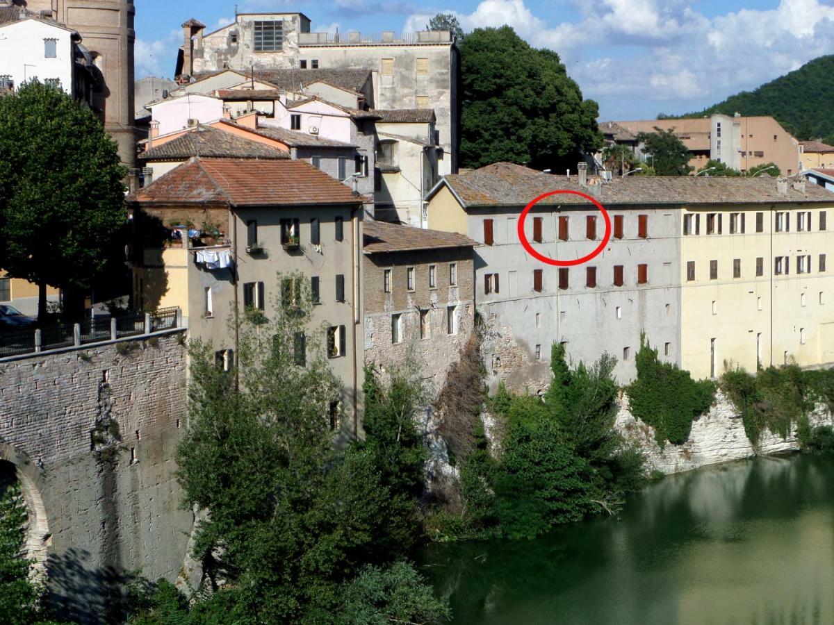 La Finestra Sul Fiume Bed & Breakfast Fossombrone Exterior photo